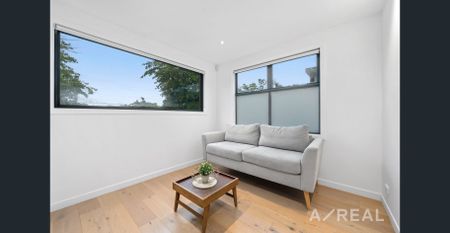 Modern 4-Bed Townhouse in Prime Box Hill Location! - Photo 2
