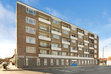 Fulham Palace Road, SW6, London - Photo 5