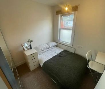 3 bedroom terraced house to rent - Photo 6