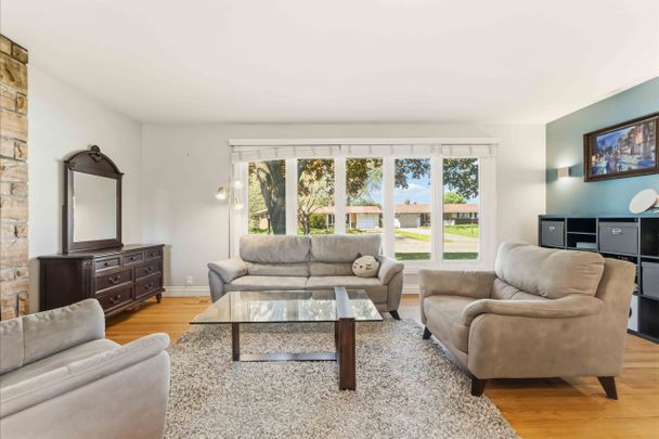 15 15 ULLSWATER Drive, K2H 5H3, Ontario - Photo 1
