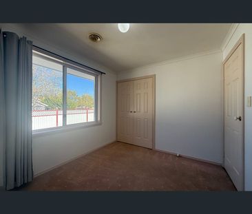 21 Panorama Drive, Hillside, Vic 3037 - Photo 2