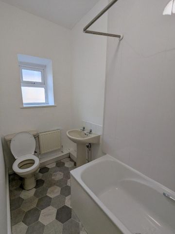 2 bedroom terraced house to rent - Photo 2