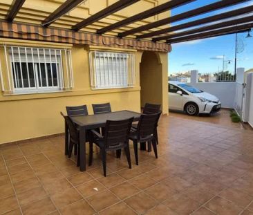 Alquiler de chalet adosado en Calle Nardos, 1 - Photo 4