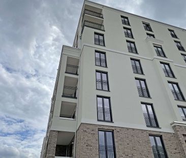 Neuwertiges Wohngefühl: Helle 2-Zimmer-Wohnung mit EBK & 2 Balkonen... - Foto 6