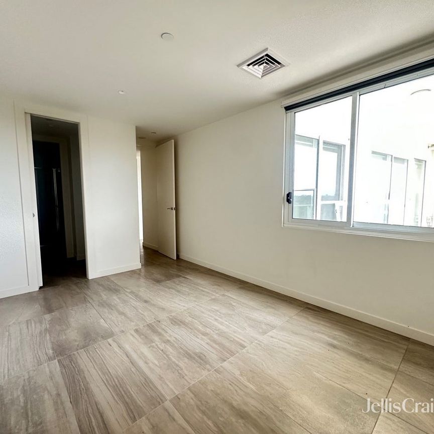 Two-Bedroom, Two-Bathroom Apartment with Balcony - Photo 1