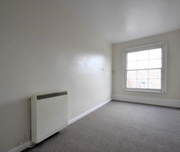 3 bedroom flat to rent - Photo 3