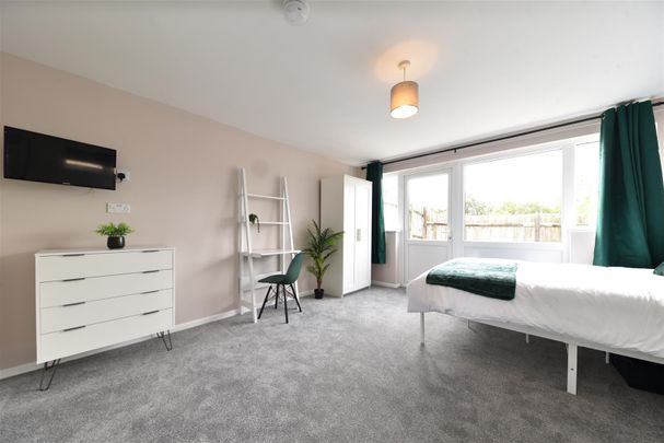Vardon Road, Stevenage, SG1 - Photo 1