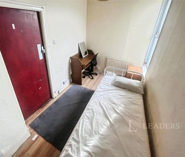 1 bedroom in a house share to rent - Photo 6