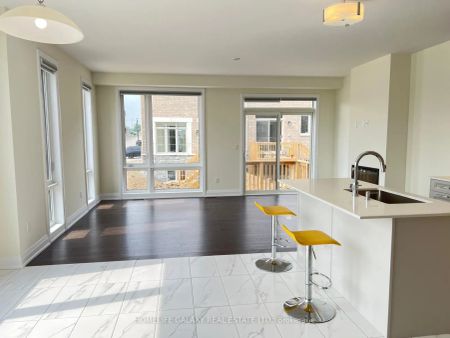 Condo Townhouse For Lease | E9231461 - Photo 2