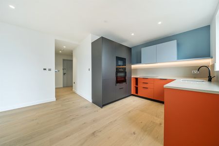 Available from 07/11/2025 - 1 Bed Apartment, Furnished - Photo 5