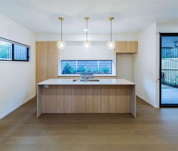 Break Lease Offer - Stunning Townhouse for Rent in Prime Carina Loc... - Photo 1