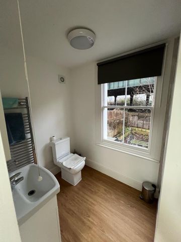 Room in a Shared House, Eversleigh Road, SW11 - Photo 2