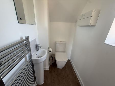 3 bedroom semi-detached house to rent - Photo 5