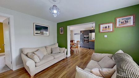 3 bedroom semi-detached house to rent - Photo 2