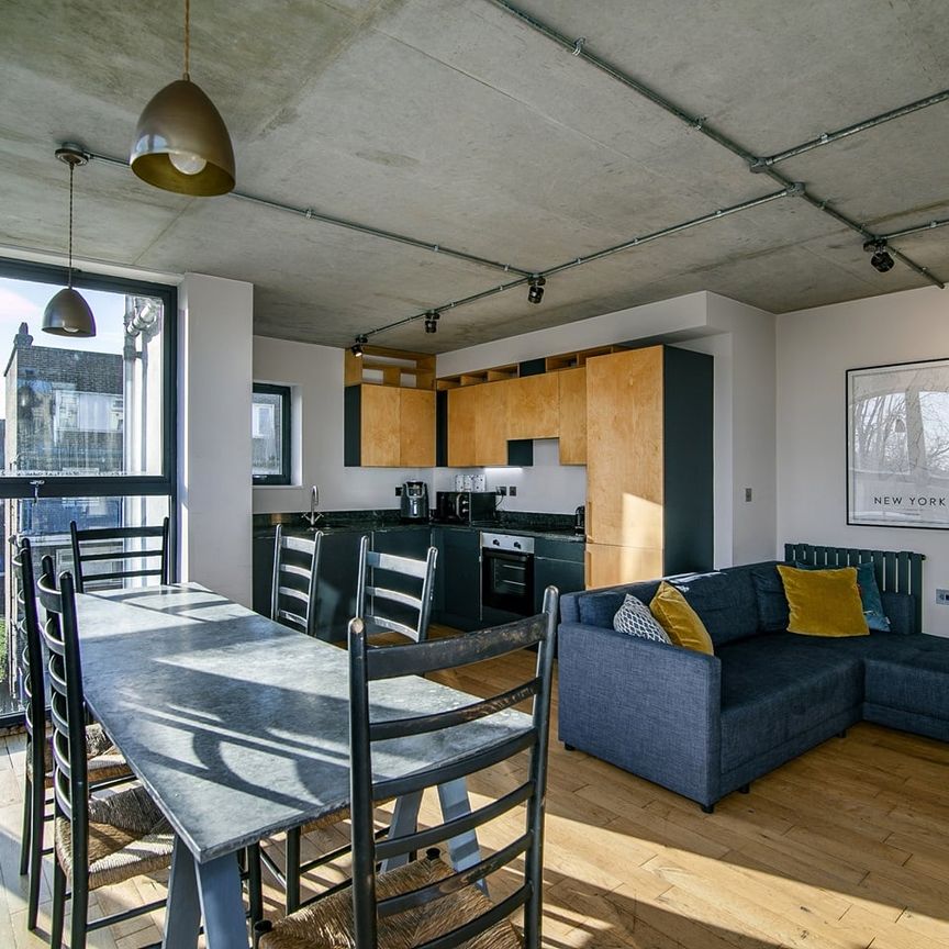 3 Bed Flat, Queensbridge Road, E2 - Photo 1