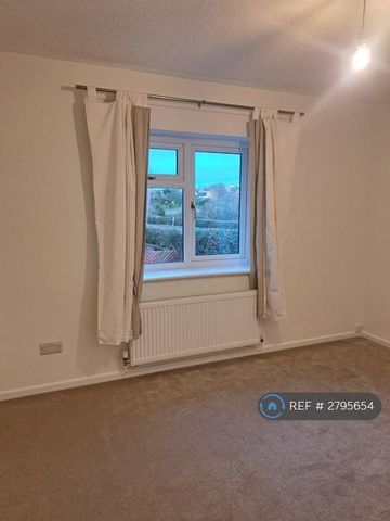 3 bedroom end of terrace house to rent - Photo 3