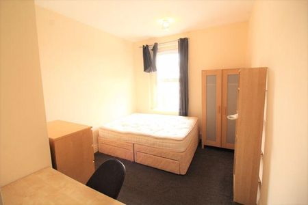 3 bedroom flat to rent - Photo 3