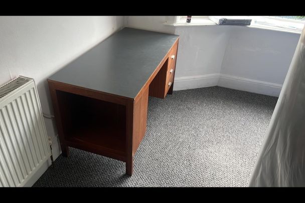 Room in a Shared Flat, Romsey Road, SO16 - Photo 1