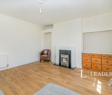 3 bedroom flat to rent - Photo 2