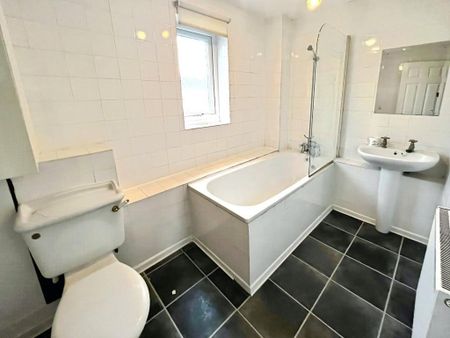 3 bedroom end of terrace house to rent - Photo 3