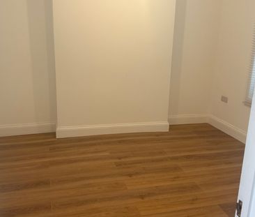 2 Bed Semi-Detached House, Hastings Road, CR0 - Photo 2