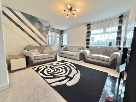 3 bedroom detached house to rent - Photo 2