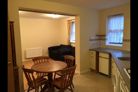 2 Bed Flat, Charles Street, CR0 - Photo 4