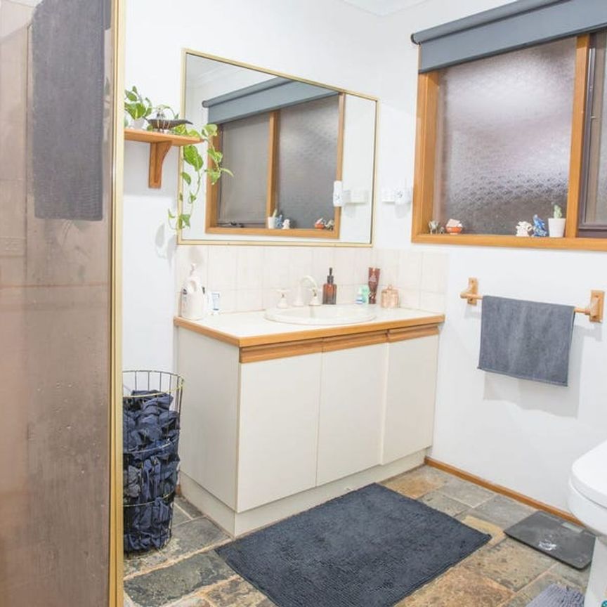 LARGE FAMILY HOME - Photo 1