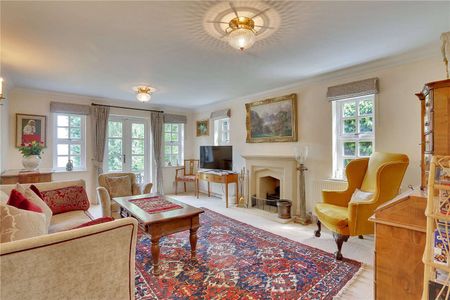 A substantial family home set in popular Southborough village and enjoying superb far reaching views. - Photo 5