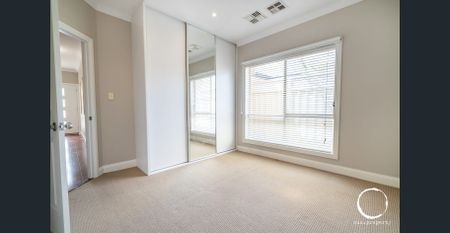 THE ULTIMATE FAMILY HOME! - Photo 5