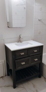 Logement 4 1/2 à Louer, Mtl Nord, très beau et propre nouvellement rénové. 1400$/Mois - Photo 4