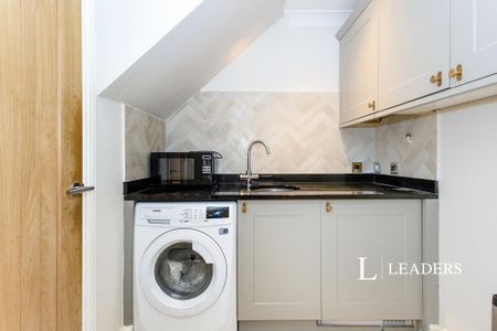 4 bedroom detached house to rent - Photo 2