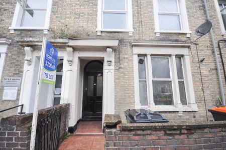 Ashburnham Road, Bedford - Photo 4