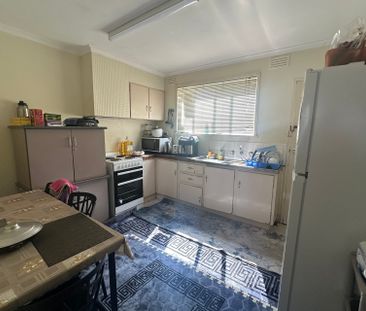 2-Bedroom Ground Floor Flat in Prime Dandenong Location - Photo 1