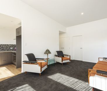 Quality Two-Bedroom Home in Sought-After St Kilda - Photo 2