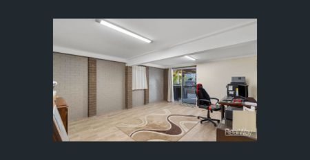 Spacious Two-Storey Family Home With Room for Everyone - READY FOR CHRISTMAS - Photo 3