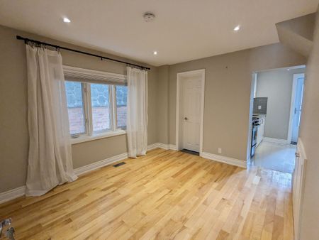 For Lease - 258 Kenilworth Avenue Unit# Main, Toronto, Ontario - Photo 2