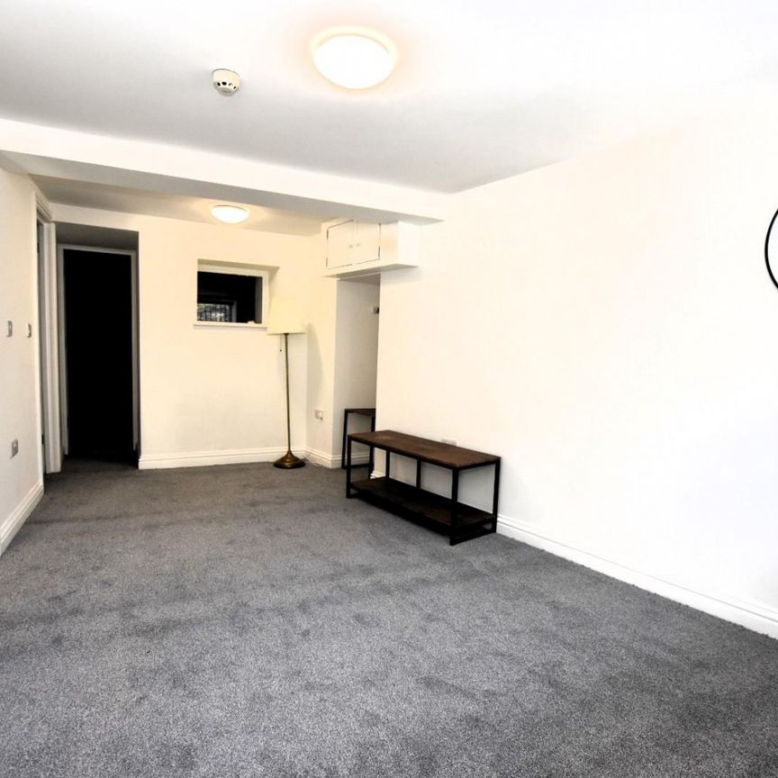 1 bedroom Flat To Let - Photo 1