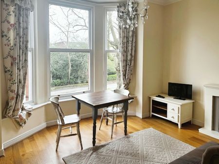 Beautiful furnished two bedroom flat to rent in the heart of Heaton Moor - Photo 5