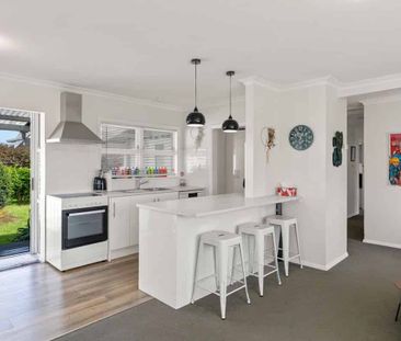 Sunny Three Bedroom Family Home - Photo 1