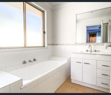 26 Casuarina Crescent, Metford, NSW 2323 - Photo 5