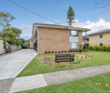 One bedroom well maintained unit a short walk to the beach and shops - Photo 2