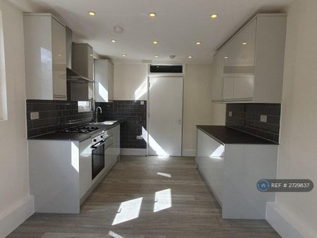 4 bedroom terraced house to rent - Photo 2