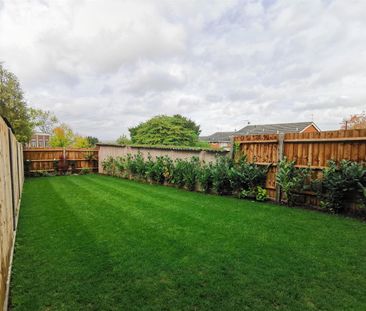 3 bed house to rent in Sparrows Herne, Bushey Heath, WD23 - Photo 3