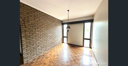 QUALITY BV IN PRIME LOCATION - Photo 3