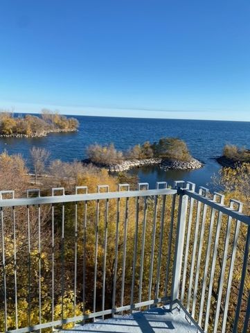 Renovated 2 Bedroom with Amazing Lake Views - Photo 4