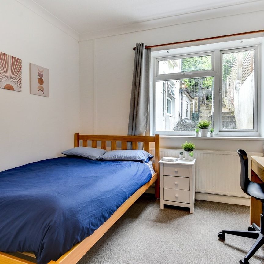 Room in a Shared House, Hollingbury Road, BN1 - Photo 1