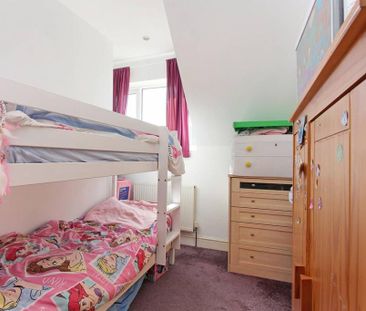 3 bedroom flat to rent - Photo 2