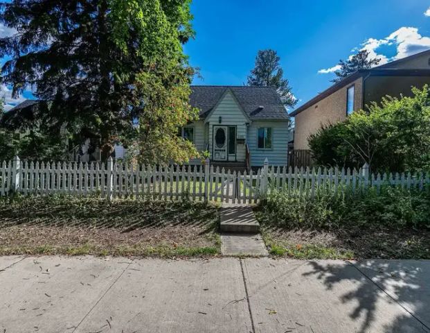 University Area House with 4 Bedrooms, 2 Bathrooms | 10515 68 Avenue Northwest, Edmonton - Photo 1