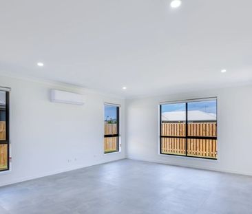 4 BEDROOM HOME ON SPACIOUS BLOCK - Photo 3